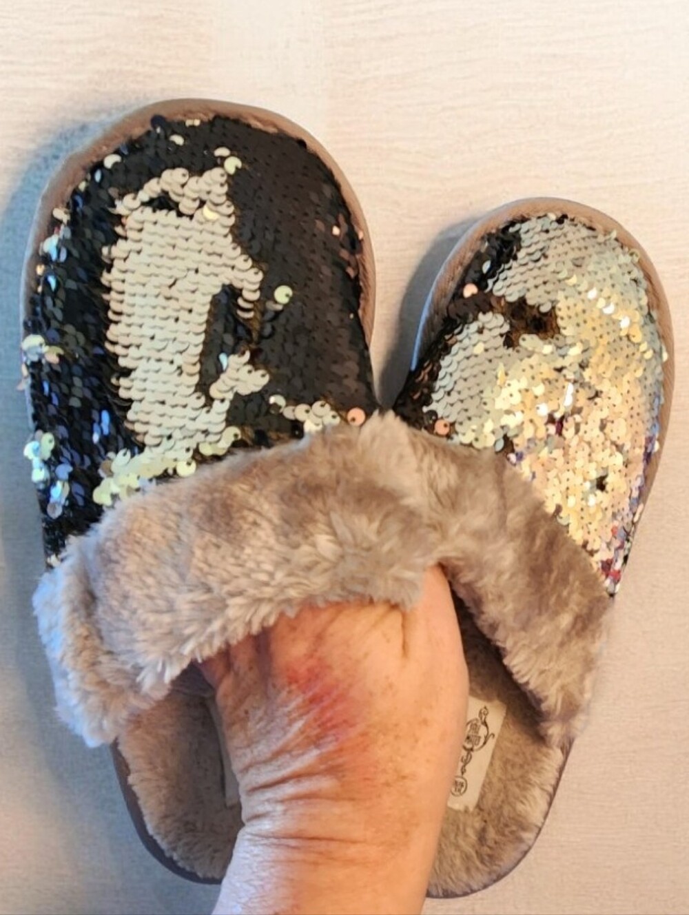 Sequin Faux-Fur Slip-On Slippers in Black & Silver ☆new No Box Or Tags
